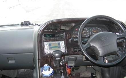 Nissan () Largo:  