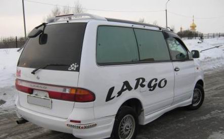 Nissan () Largo:  