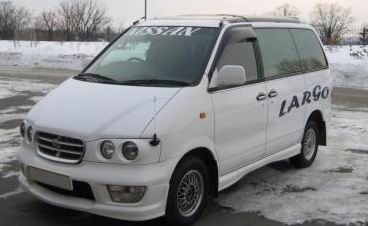 Nissan () Largo:  