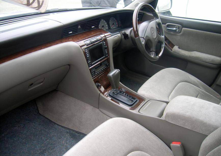 Nissan () Laurel C35:  