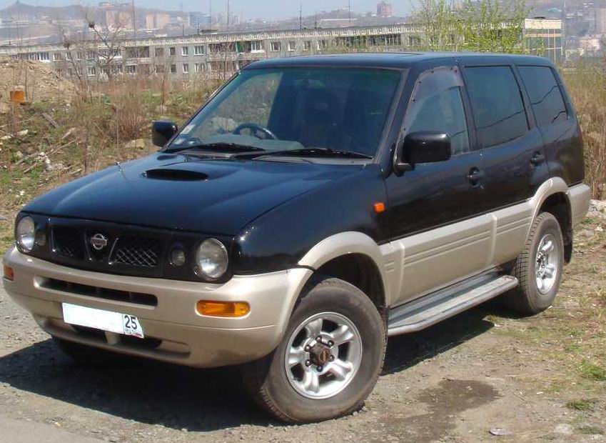 Nissan () Mistral (R20):  