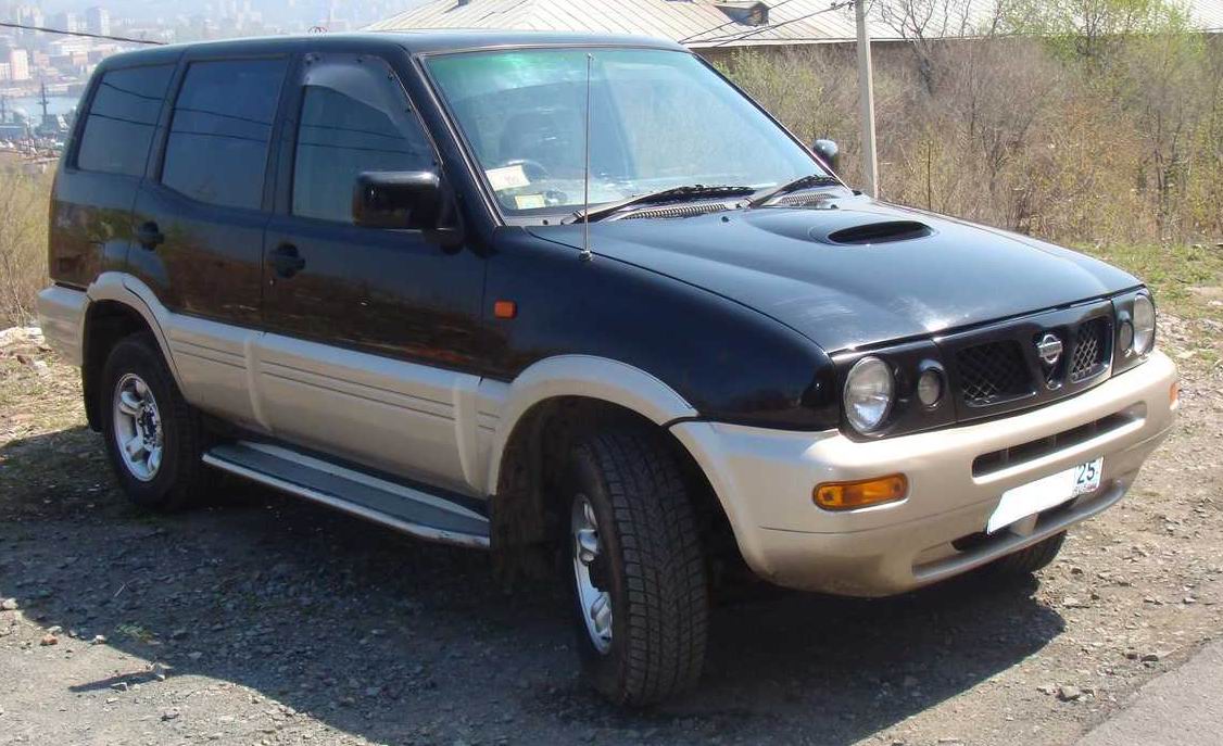Nissan () Mistral (R20):  
