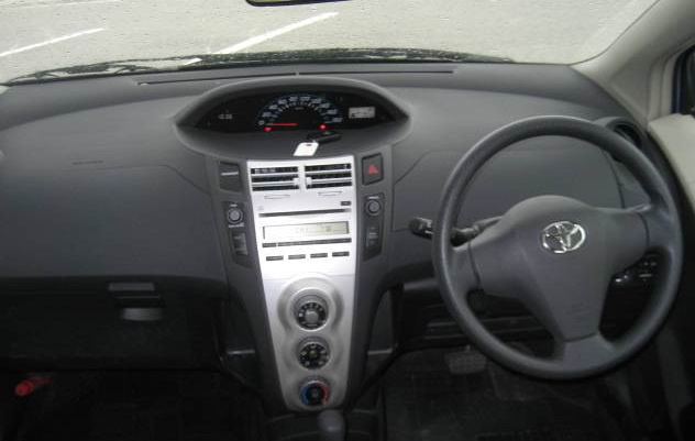 Toyota () Vitz II (P9_):  
