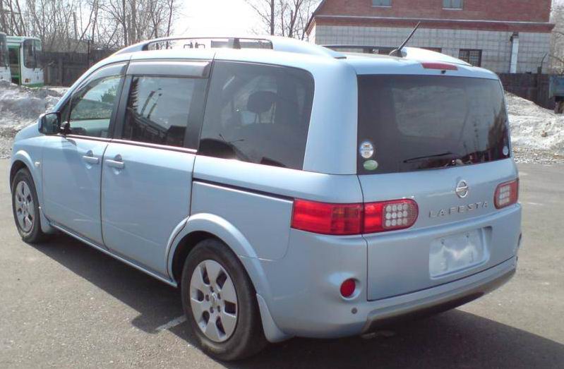 Nissan () Lafesta I (B30):  