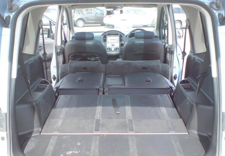 Nissan () Lafesta I (B30):  
