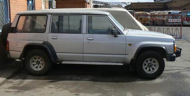 Nissan () Patrol  (160, 260):  