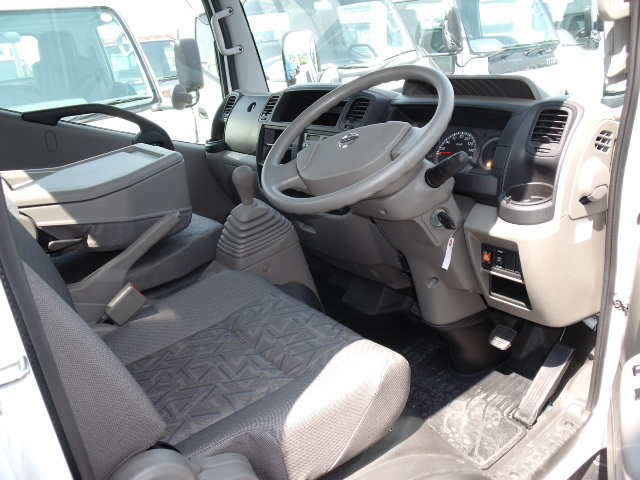 Nissan Diesel ( ) Atlas TZ3F24:  