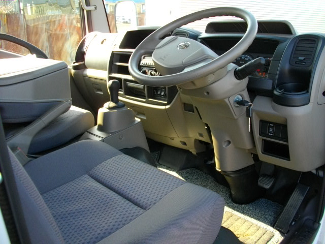 Nissan Diesel ( ) Atlas TZ2F24:  