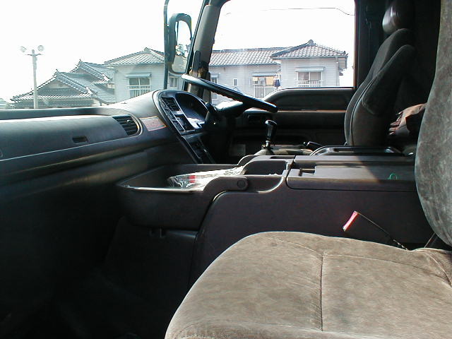 Isuzu () Giga CYM81V1 (CYM81R1):  