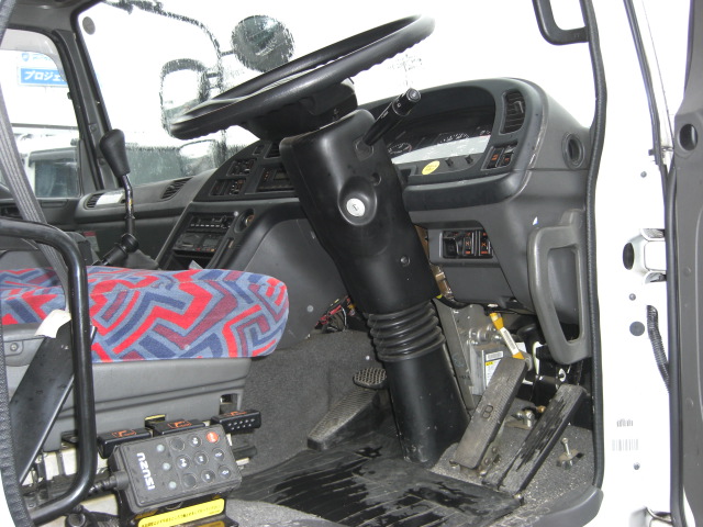 Isuzu () Gigamax CYJ77W6:  