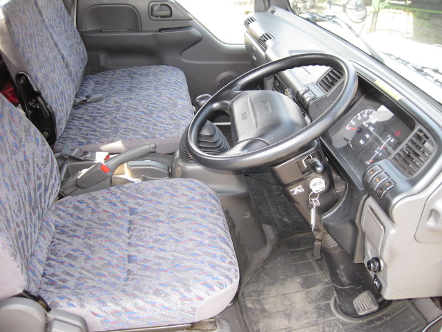 Isuzu () Elf NPR75L:  