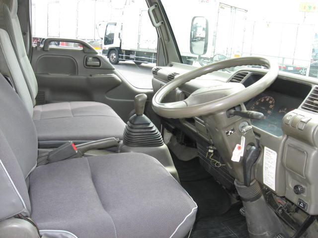 Isuzu () Elf NPR70L:  
