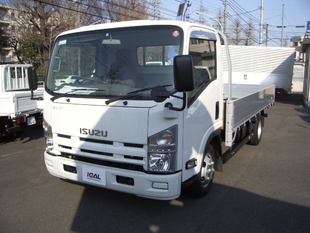 Isuzu () Elf NPR85:  