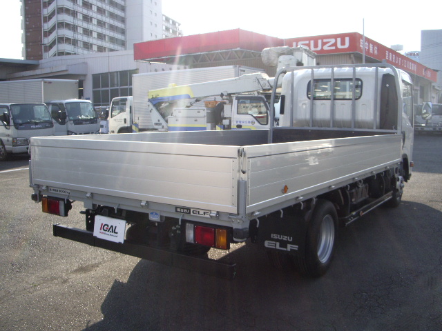 Isuzu () Elf NPR85:  