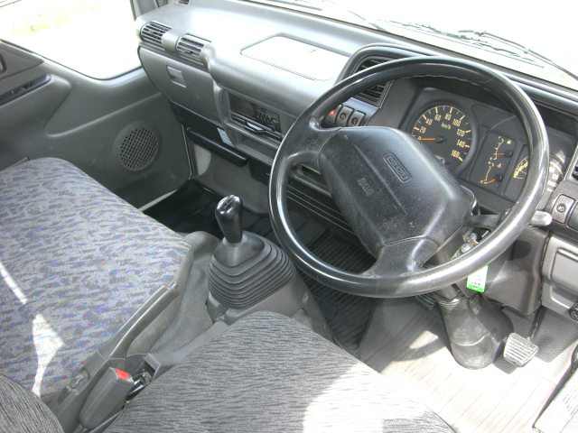 Isuzu () Elf NKR69E:  