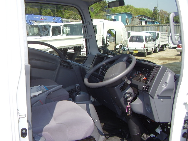 Isuzu () Elf NLR85:  