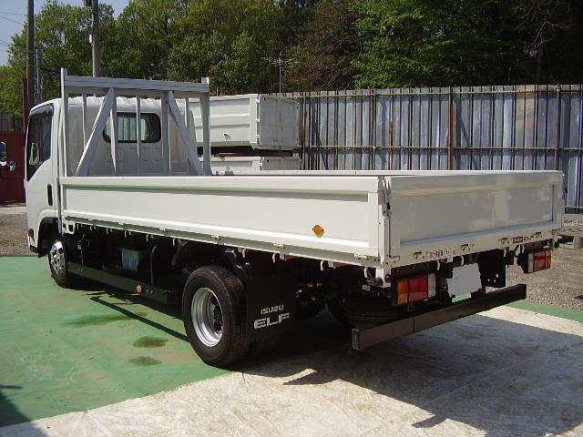 Isuzu () Elf NLR85:  