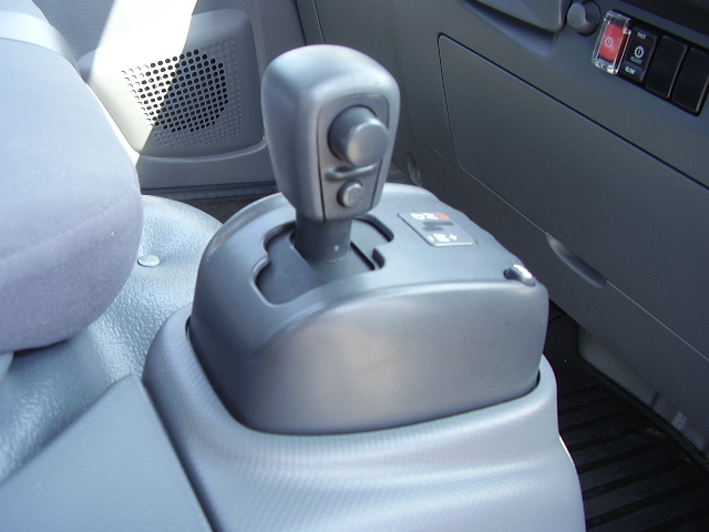 Isuzu () Elf NLR85:  