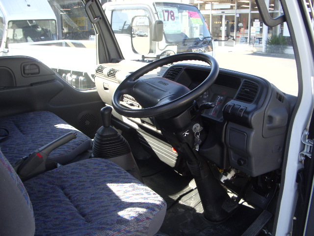 Isuzu () Elf NHR69E (NHS69E):  