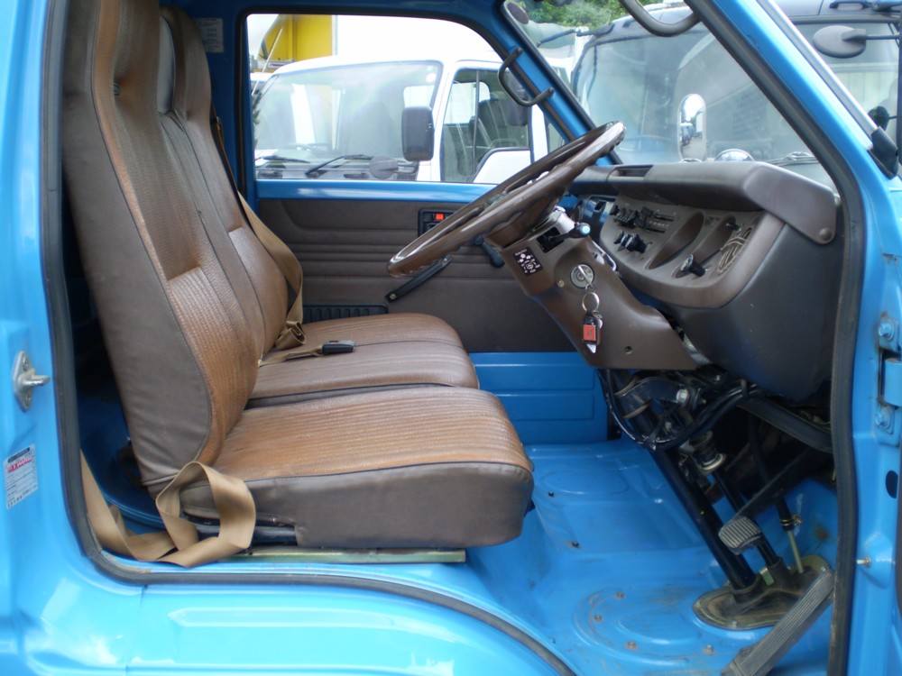 Isuzu () Elf KAD52:  