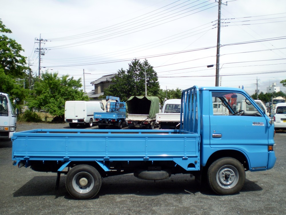 Isuzu () Elf KAD52:  