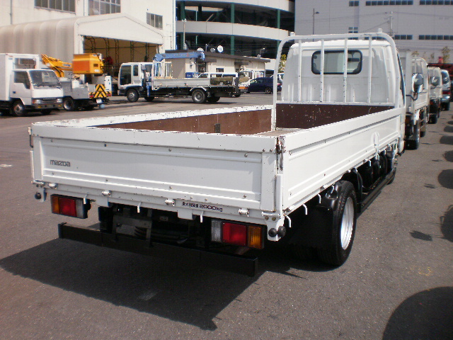 Mazda () Titan LKR81:  