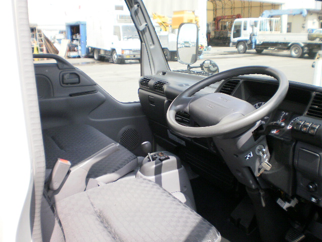 Mazda () Titan LKR81:  