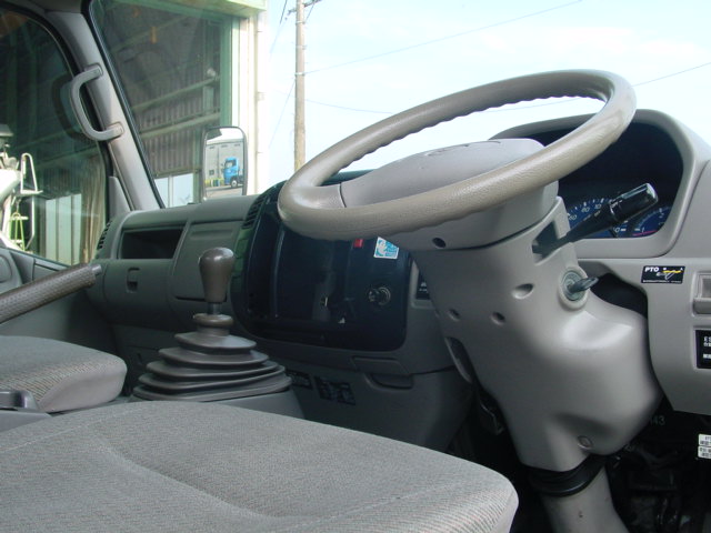 Daihatsu () Delta XZU412 (XZU411N):  