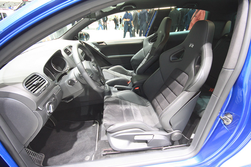 Volkswagen (VW) () Golf R:  