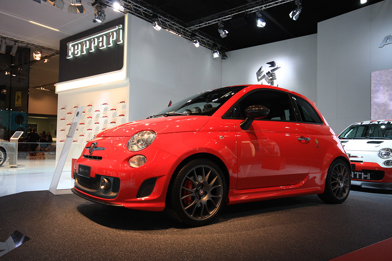 FIAT () Abarth 695 Tributo Ferrari:  