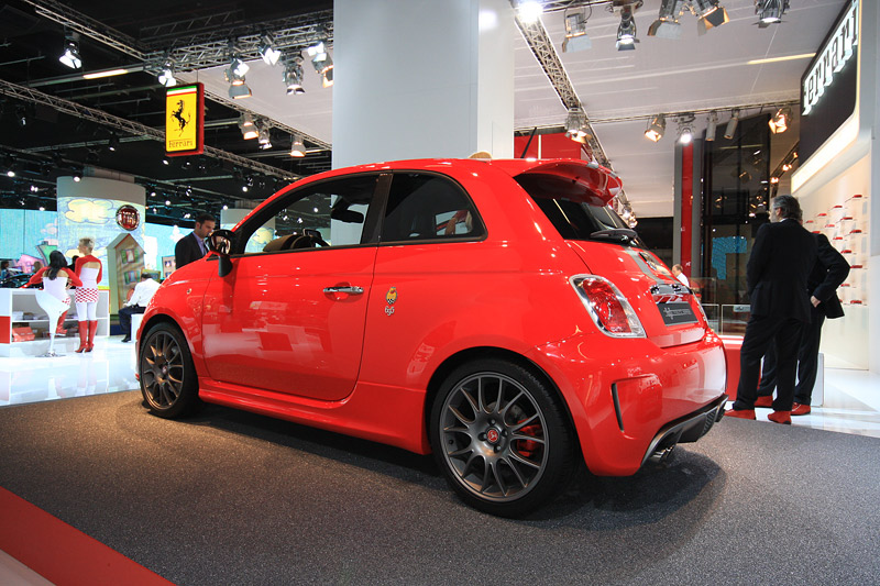 FIAT () Abarth 695 Tributo Ferrari:  