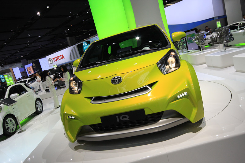 Toyota () iQ Concept:  