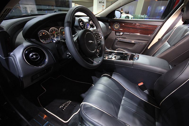 Jaguar () XJ VI:  