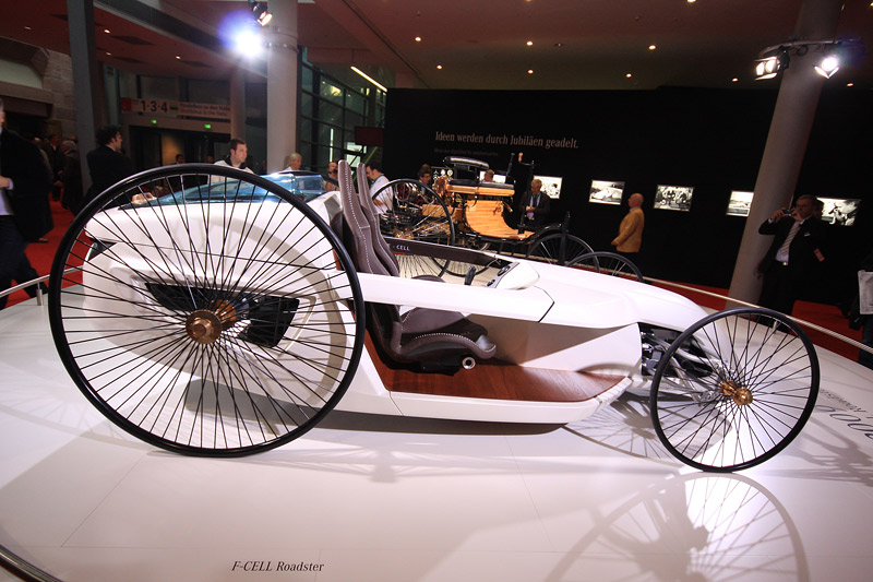 Mercedes Benz () F-Cell Roadster:  