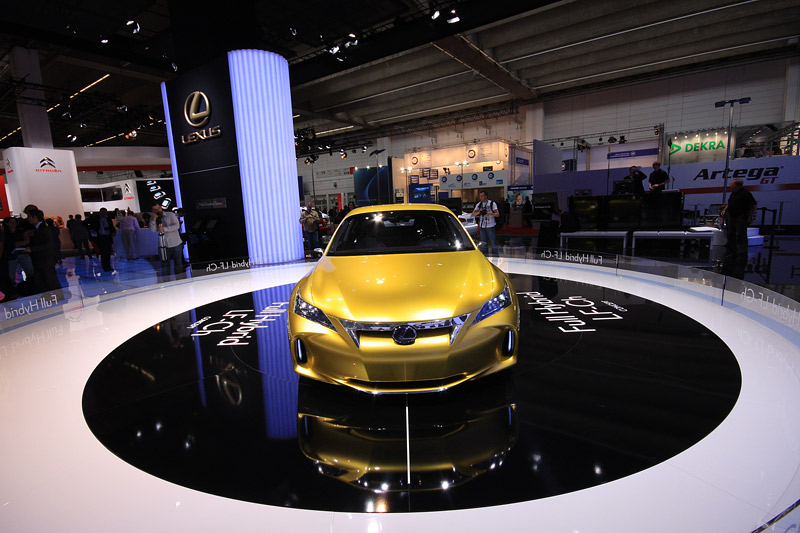 Lexus () LF-Ch:  