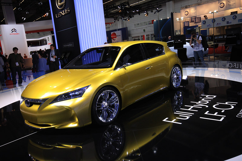 Lexus () LF-Ch:  