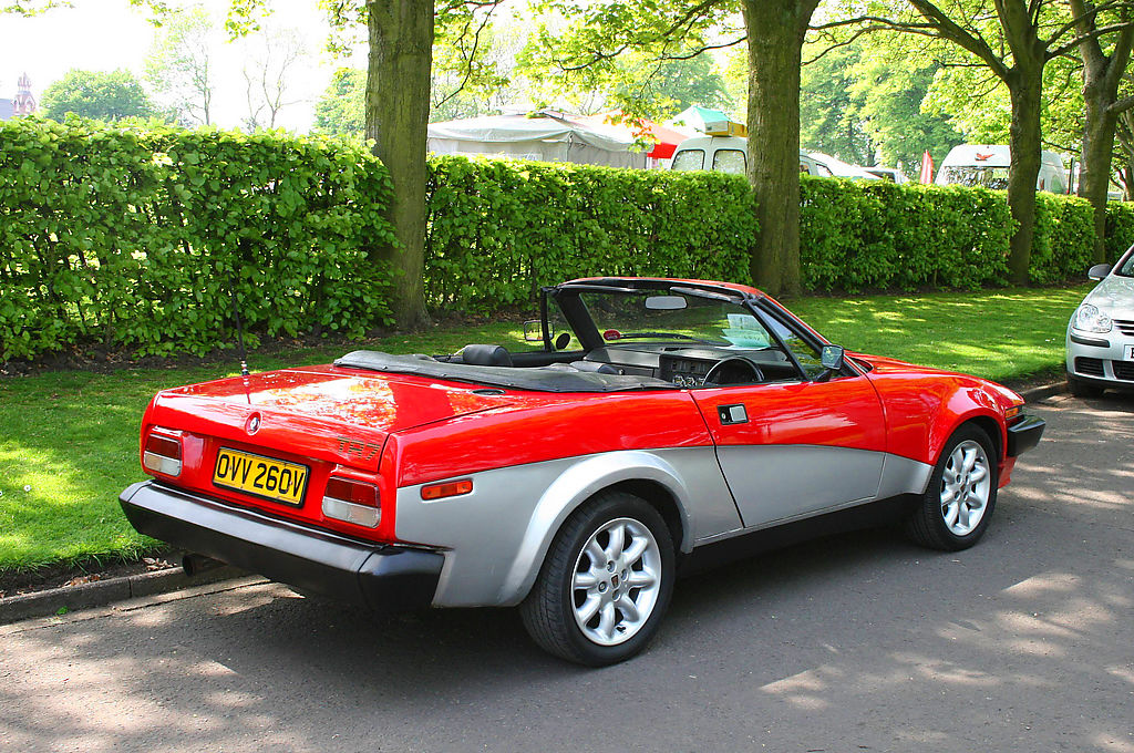 Triumph () TR7, TR8:  