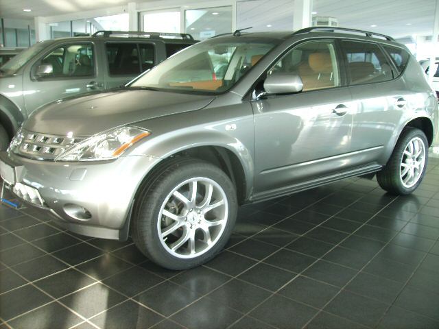 Nissan () Murano:  