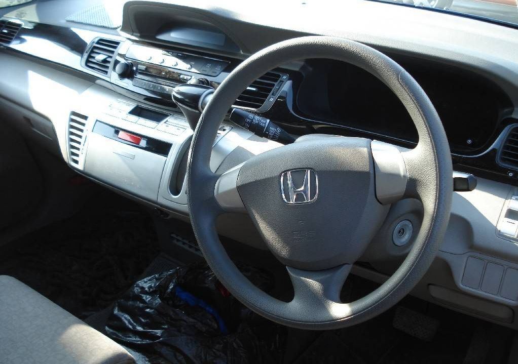 Honda () Edix:  