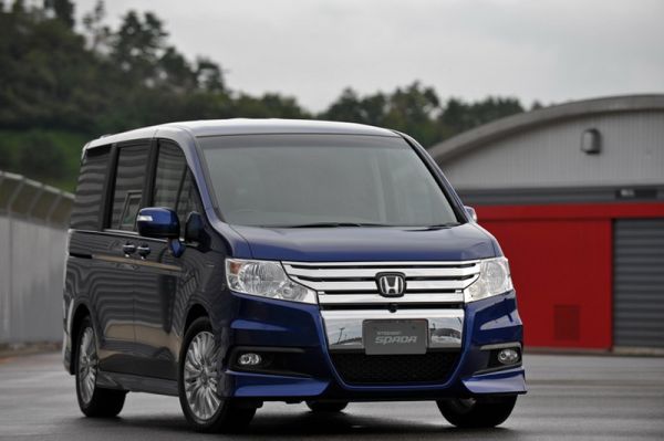 Honda () Stepwgn IV:  