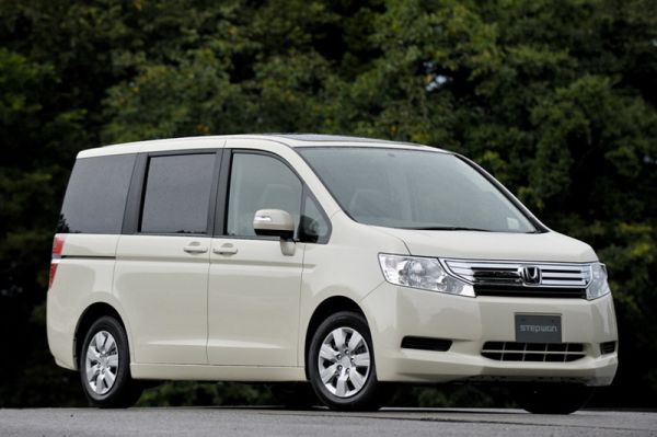 Honda () Stepwgn IV:  