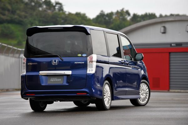 Honda () Stepwgn IV:  