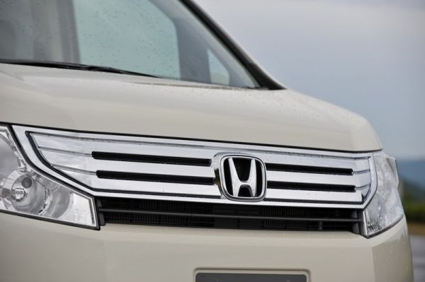 Honda () Stepwgn IV:  