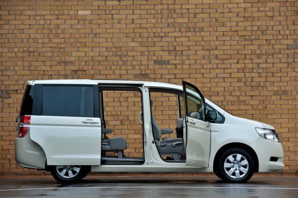 Honda () Stepwgn IV:  
