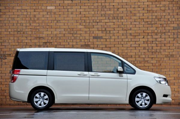 Honda () Stepwgn IV:  