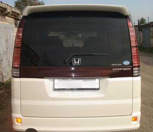 Honda () Stepwgn II:  