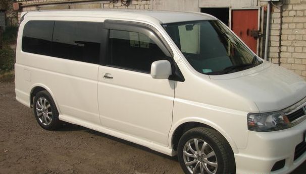 Honda () Stepwgn II:  