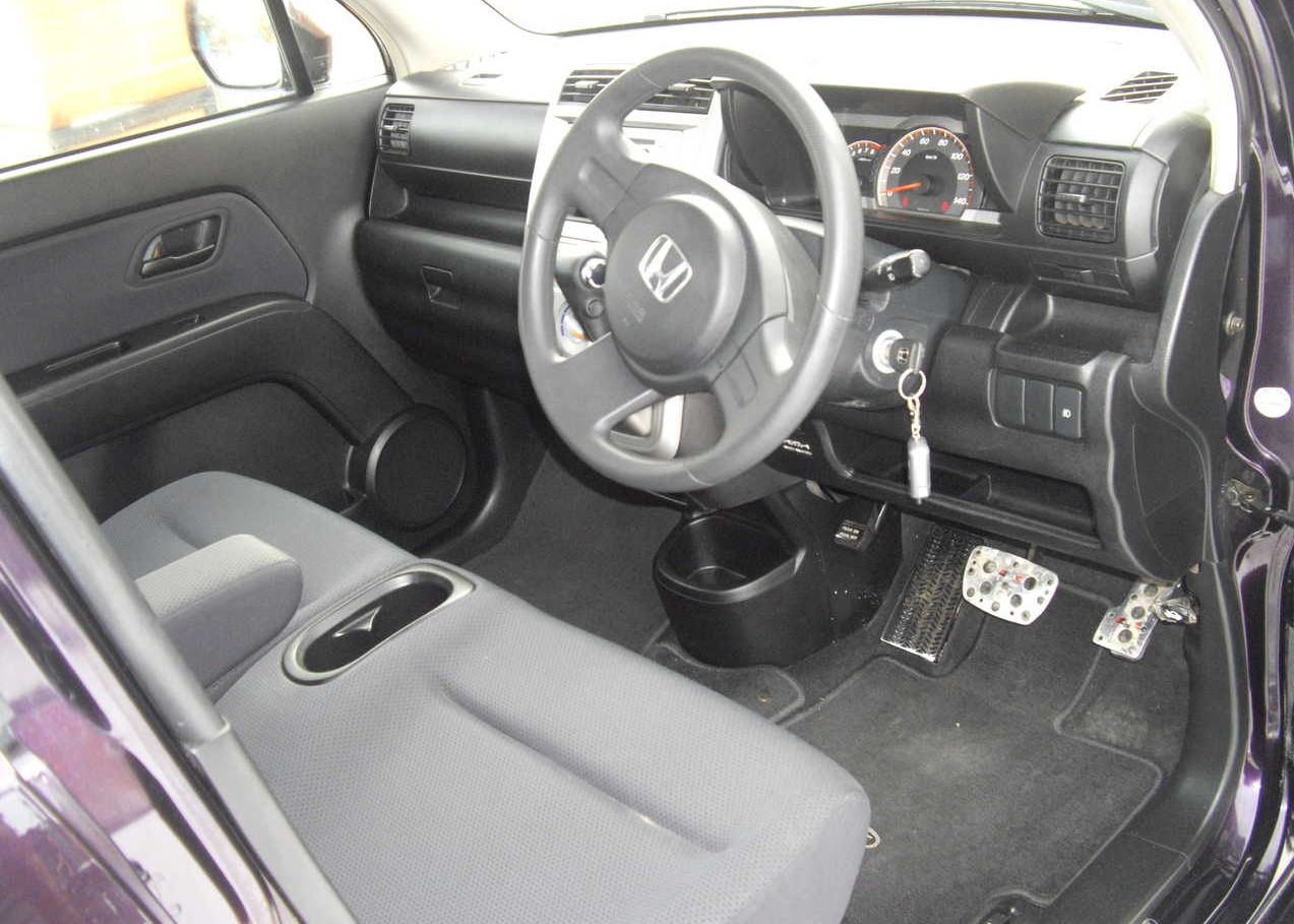 Honda () Zest I:  