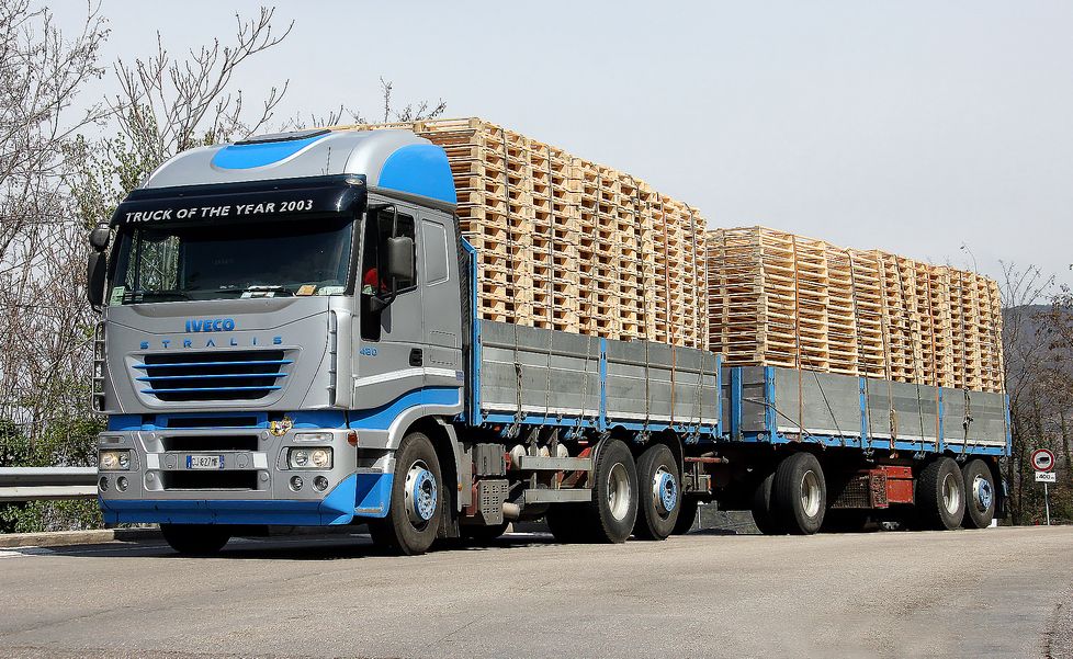 Iveco () Stralis:  