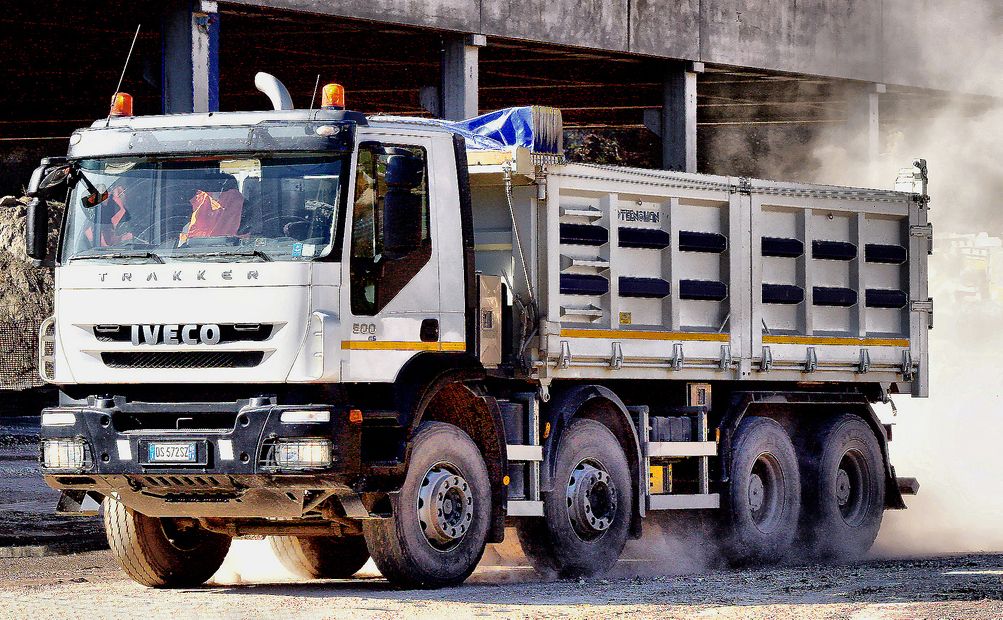 Iveco () Trakker:  